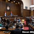 Skupština Srbije usvojila predlog opozicije o glasanju posle promene adrese
