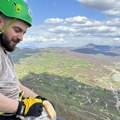 "Ne postoji slađi, ali ni opasniji zalogaj": Nestvarno, pojeo burek na najopasnijem mestu u Srbiji (Foto)