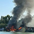 Požar na splavu u Beogradu, vatrogasci na terenu