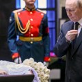 Suza suzu stiže, Putin skrhan od bola Emotivni oproštaj od preminule koleginice (foto/video)