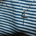 Ruski sveštenik otkrio šta treba da piše na krstu koji nosite oko vrata Evo kako na vaš život utiče nošenje ovog simbola