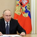 Putin: Rusi znaju da zbiju redove