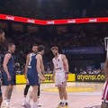 Efes tone sve dublje: Olimpijakos slavio u Istanbulu