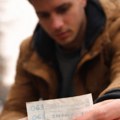 Srbin našao papir na ulici u kojem su bile umotane pare i dva broja - usledio je poziv koji je rasplakao sve: "Moj sin se…
