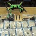 Dron ispustio paket sa noževima, mobilnim telefonom, fantomkama u zatvor u SAD