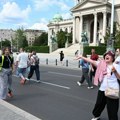 Protestna šetnja studenata u Beogradu: Blokiran Studentski trg, kolona ide ka Skupštini