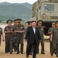 Kim Džong Un nadgledao testiranje raketnog bacača i bojeve glave