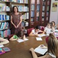 Deco, letujte u biblioteci: Za učenike su počele zanimljive kreativne radionice