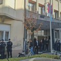 Više pripadnika policije u Upravi za građevinsko zemljište i investicije u Novom Sadu pre licitacije