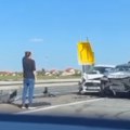 Stravičan udes na auto-putu Beograd - Novi Sad Delovi rasuti na sve strane, u sudaru učestvovalo više vozila (VIDEO)