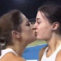 Tetovirana diva poljubila koleginicu u usta nakon plasmana na Olimpijske igre