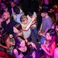 Skandal na Zakintosu! Turistkinje se takmičile u oralnom se*su u noćnom klubu, pokrenuta hitna istraga