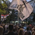 Gužva u Paviljonima: Zborovi i studenti sa jedne, pristalice SNS sa druge strane ulice a između policija