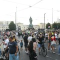 Blokirani bulevari u Novom Sadu u znak sećanja na žrtve pada nadstrešnice