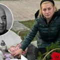 Džejeva Andrijana donela venac sa posvetom i otišla pre nego što je stigla porodica: "Dođem da mu se izjadam"