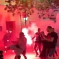 Хаос у Будимпешти пред финале Лиге шампиона! Севале бакље и песнице, навијачи ПСЖ-а и Арсенала направили општи метеж на…