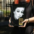 Sahranjena Olivera Katarina: Sin Mane skrhan bolom, potresni kadrovi iz Aleje (foto)