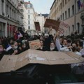 Šta se to događa u Francuskoj: Nakupljeni bes srednjoškolaca i masovni protesti