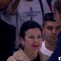 (Video) "3 poljupca neću ja, hoću 1, neću 2" Hit scena iz Arene: Vučić se susreo sa čuvenom pevačicom i glumicom Snežanom…