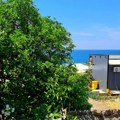 Продаје се кућа са плацем поред мора између Улциња и Бара