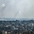 Tanki beli oblačići belog dima na nebu iznad gaze! Izrael nedozvoljenim oružjem bombarduje Palestince i Liban?!