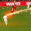 Zastrašujuća scena u Mostaru! Za dlaku izbegnuta velika tragedija: Fudbaleru raketa prozujala pored glave! (video)