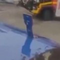 Nezapamćeni incident na aerodromu Pobesneli insekti okupirali avion, putnici ostali zarobljeni unutra! (video)