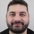 Češka policija mesecima traga za kriminalcem iz Srbije! Pušten uz kauciju, pa izbo muškarca? Naoružan je i opasan! (foto)