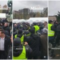 Општа туча испред Скупштине: Опозиција и ћаци у клинчу, уклоњен шатор испред степеништа (видео)