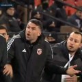 (VIDEO) Pomračenje uma: Trener napao sudije i svog pomoćnika