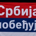 Transparenti „Srbija pobeđuje“ istaknuti u više gradova Srbije