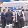 Agenti ICE-a ranili muškarca dok je bio u automobilu sa petogodišnjim detetom