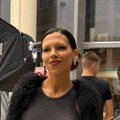 Pevačica u šok izdanju u centru grada: Kaja Ostojić bez obrva i brusa, došla zakopčana do grla, a sve se videlo