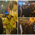 (Video) Novi Sad ustao! Na čelu kolone lider SNS Vučević i Maja Gojković. Na hiljade ljudi u koloni, kiša im ne može ništa…