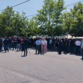 Protest zbog hapšenja Dragiše Milenkovića: Blokiran put Gračanica–Gnjilane, policija pokušala da ukloni narod