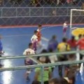 Tragične scene u Brazilu: Futsaler izveo aut, pa se srušio i umro na terenu! Poruka njegove majke slama srca