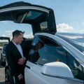 Tesla povlači 2,2 miliona vozila u SAD zbog premalih svetala upozorenja