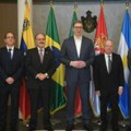Predsednik Srbije ugostio južnoameričke ambasadore na doručku Vučić s njima razgovarao i o rezoluciji o Srebrenici (foto)