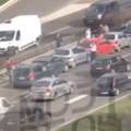 Lančani sudar od čak 6 vozila! Karambol na Novom Beogradu: Stvara se ogromna gužva na moto-putu ka Sava centru (foto, video)