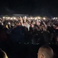 Na nastupu Plavog Orkestra u Republici Srpskoj je nestalo struje, ali publika je krenula da “pumpa” i ovo je video o kom priča…