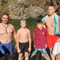Za bogojavljenski krst u Pčinji plivala i deca iz Bujanovca (video)