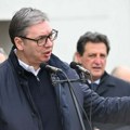 Aleksandar Vučić bez najave pojavio se na Sajmu zavičaja u Novom Sadu: Građani organizovano dovedeni da aplaudiraju predsedniku…