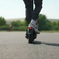 Још једно упозорење: Млађима од 14 година електрични тротинети забрањени