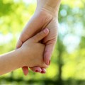 Александар нашао на путу двоје деце које су родитељи напустили: "Нису из наше земље, кад сам видео ранац..."
