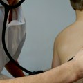 Bolovanje za negu bolesnog deteta: Do kada može da traje i kako se obračunava naknada