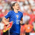 Navijači nisu dozvolili Luki Modriću da uđe u hotel! Nastala je ludnica kada su ga videli - hrvatski as izašao iz kola, a…