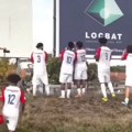 Nestvarne scene ispred stadiona niželigaša! Evropski gigant izbačen u šesti rang, navijači održali časove ljubavi!