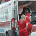 Težak udes kod Lebana, vatrogasci sekli lim da izbave povređene: Tri osobe prevezene u bolnicu, opšti karambol na putu