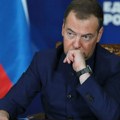Medvedev: Bajden mami Kijev u NATO što vodi u treći svetski rat