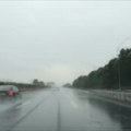 AMSS: savetuje oprezniju vožnju: Povremena kiša i mestimično mokri kolovozi otežavaće danas saobraćaj